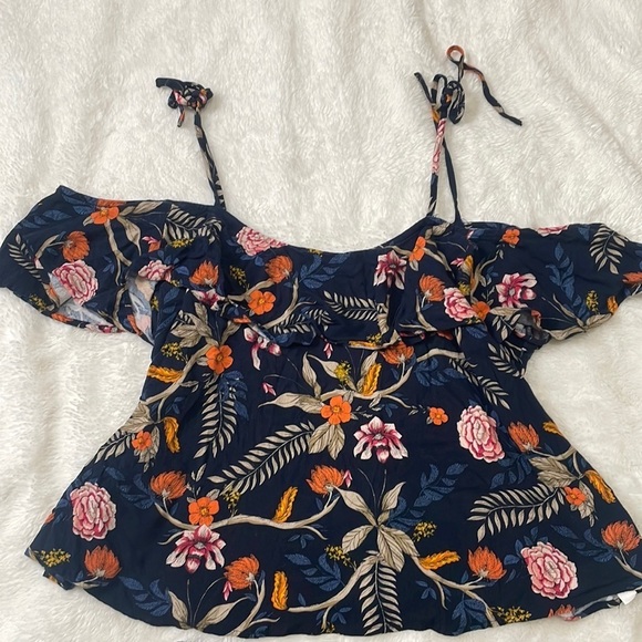 2 Piece Floral‎ Set (Top & Shorts) - Picture 1 of 7